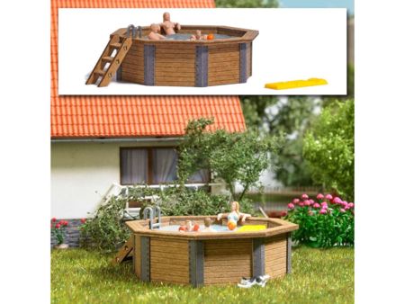 Busch HO Gartenpool mit Familie