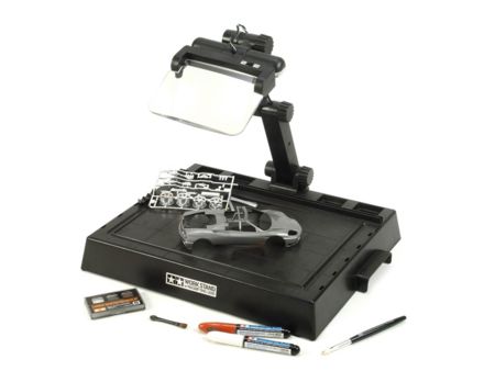 Tamiya Arbeitsstation mit Vergr.-Linse und LED