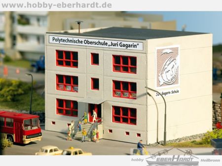 Piko Plattenbau Polytechnische Oberschule