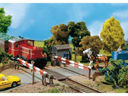 Faller HO Beschrankter Bahnübergang