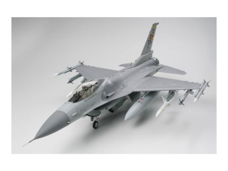 Tamiya 1:32 Lockheed Mar.F-16CJ Fighting Falcon
