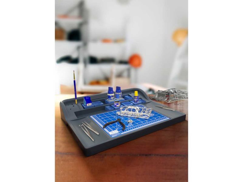 Revell Work Station