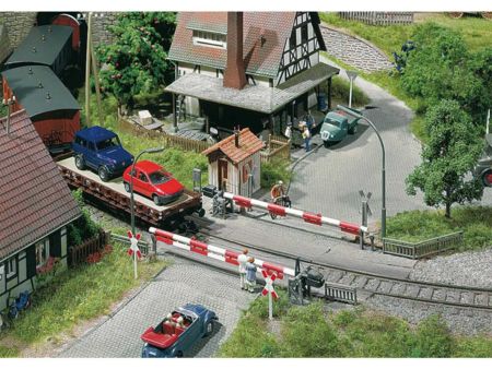 Faller HO Beschrankter Bahnübergang