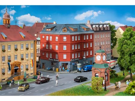 Faller HO Stadteckhaus mit Tattoostudio