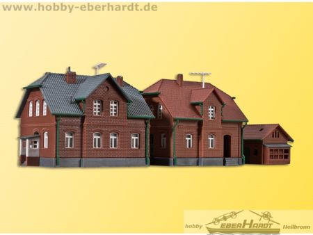 Kibri Z Werkswohnhaus, 2 Stück und ein Nebengebäude