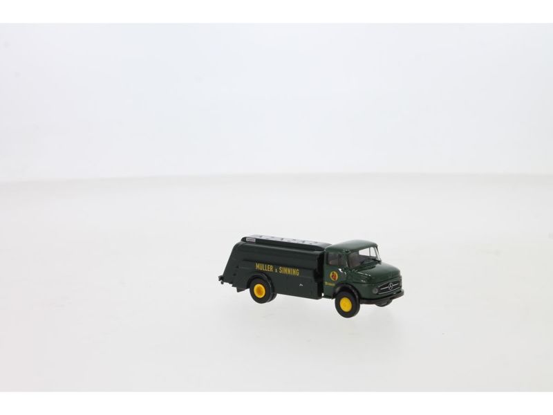 Brekina Mercedes L 322 Tankwagen 1960, Müller & Sinning,