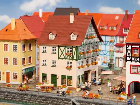 Faller H0 Stadthaus mit Passage