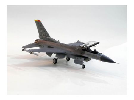 Tamiya 1:72 US F-16CJ Fighting Falcon