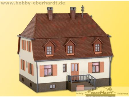 Kibri H0 Wohnhaus mit Walmdach