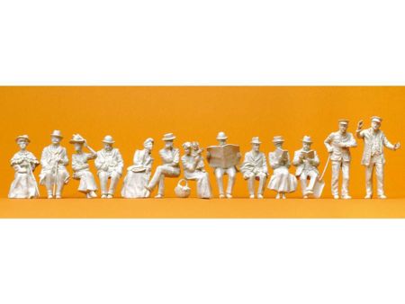 Preiser 1:32       Lokführer, Heizer und sitzende Reisende. 