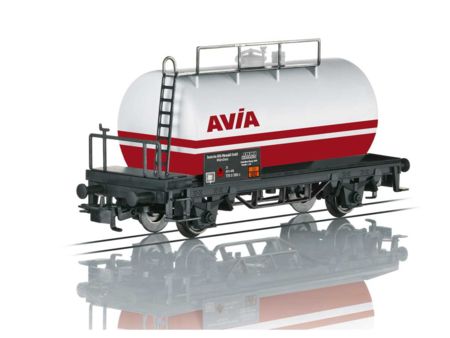 Märklin  HO  Mineralöl-Kesselwagen AVIA 