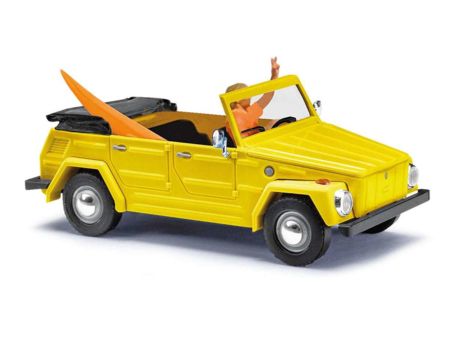 Busch VW 181 mit Fahrer+Surfbrett