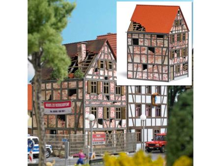 Busch Verfallenes Stadthaus H0